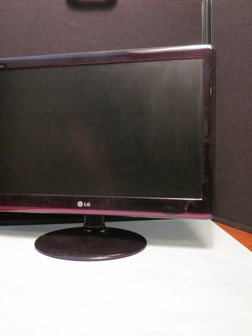 LG Flatron E2251T-PN/21.5" monitor/Purple